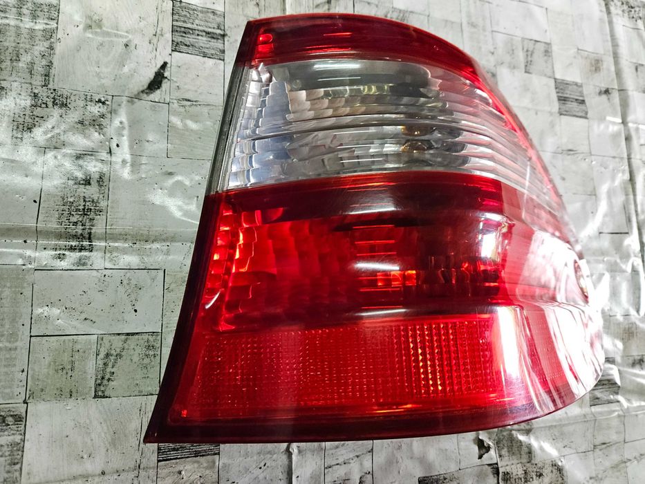 Mercedes w211 kombi lampa prawy tył prawa tylna żarówka
