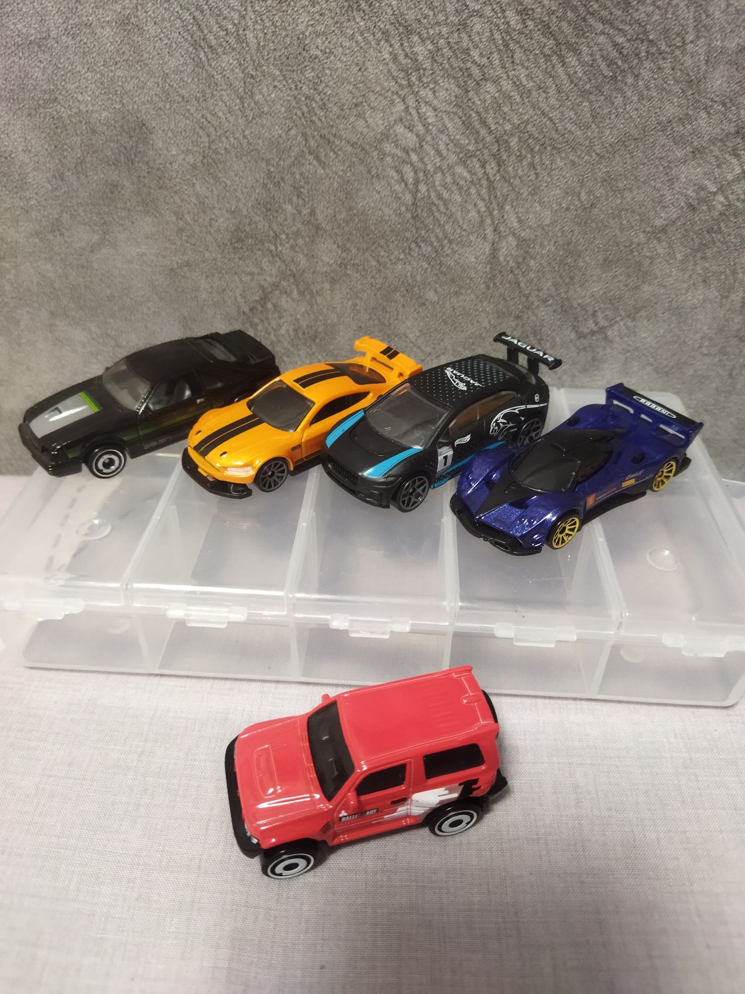 Машинки Hot wheels