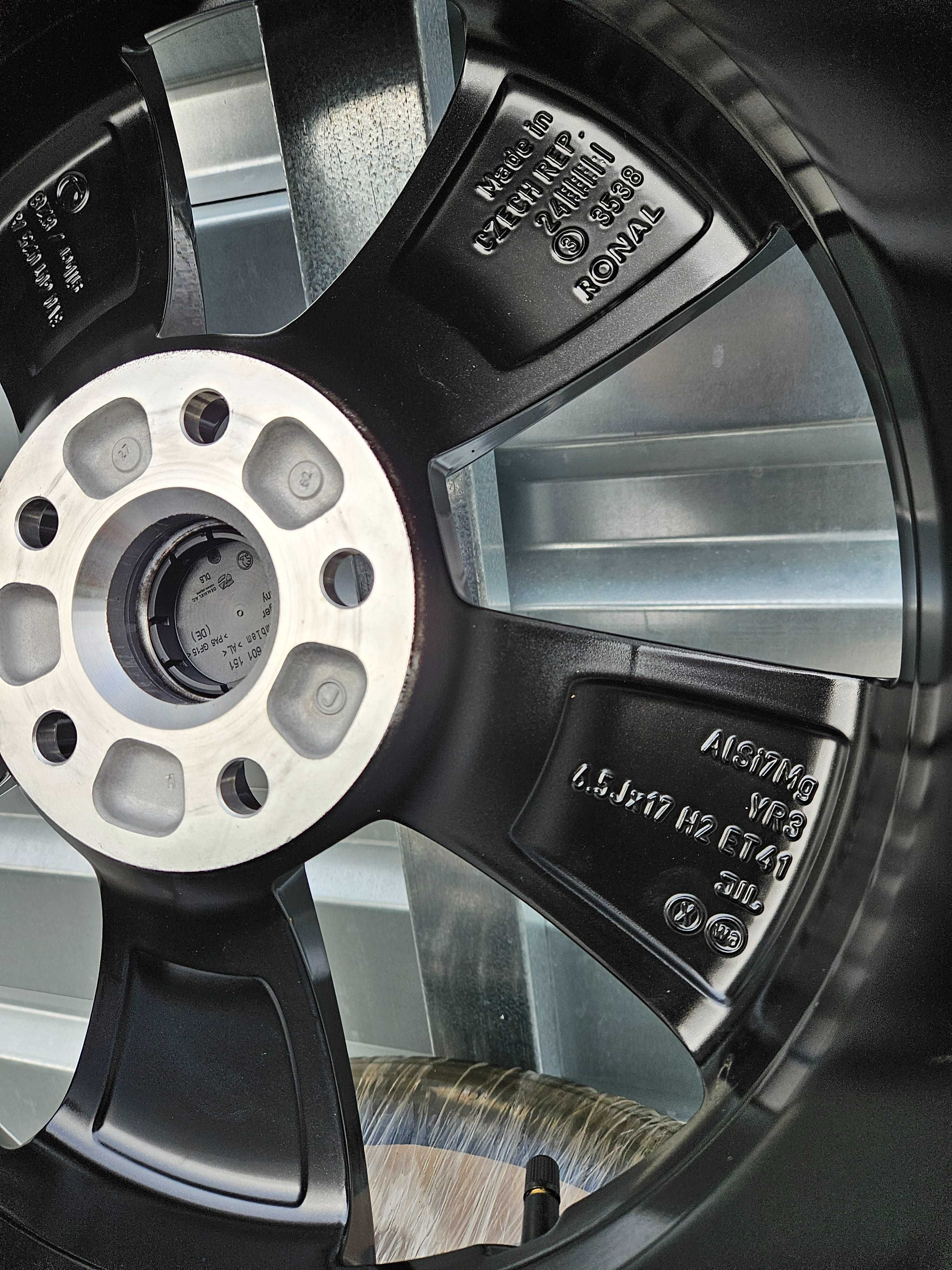 Nowe zimowe felgi Triton 17" Škoda Superb 215/55 R17