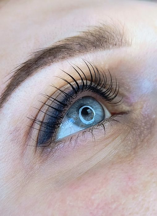 Нарощування вій, ламінування, фарбування брів