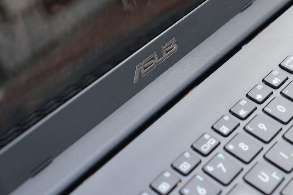 Сучасний ноутбук Asus X553M