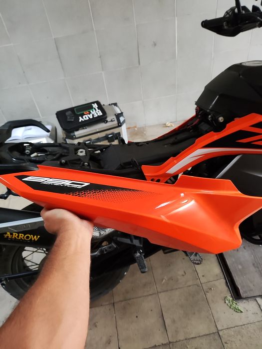 Carenagens laterais lado direito e esquerdo KTM 790/890 Adventure