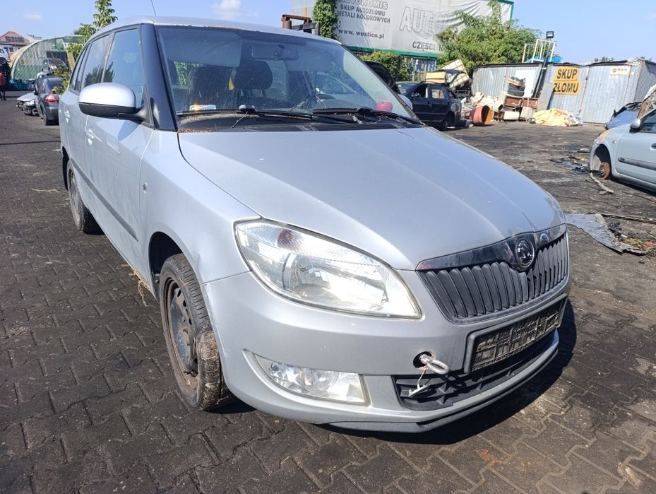 Skoda Fabia 2 Lift 1.4 TDI części 9156 skrzynia LVF maska zderzak