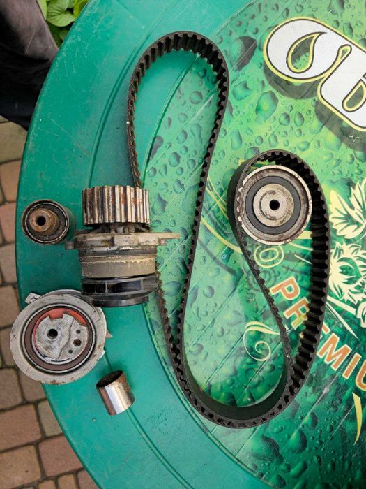 Ремінь ГРМ з роликами і помпою.