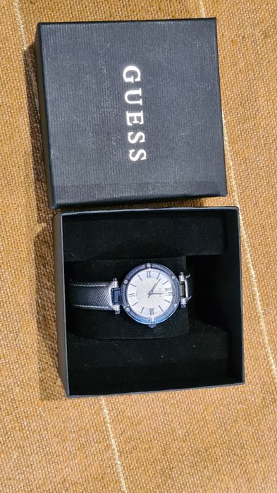 Relógio feminino Guess novo, na sua caixa