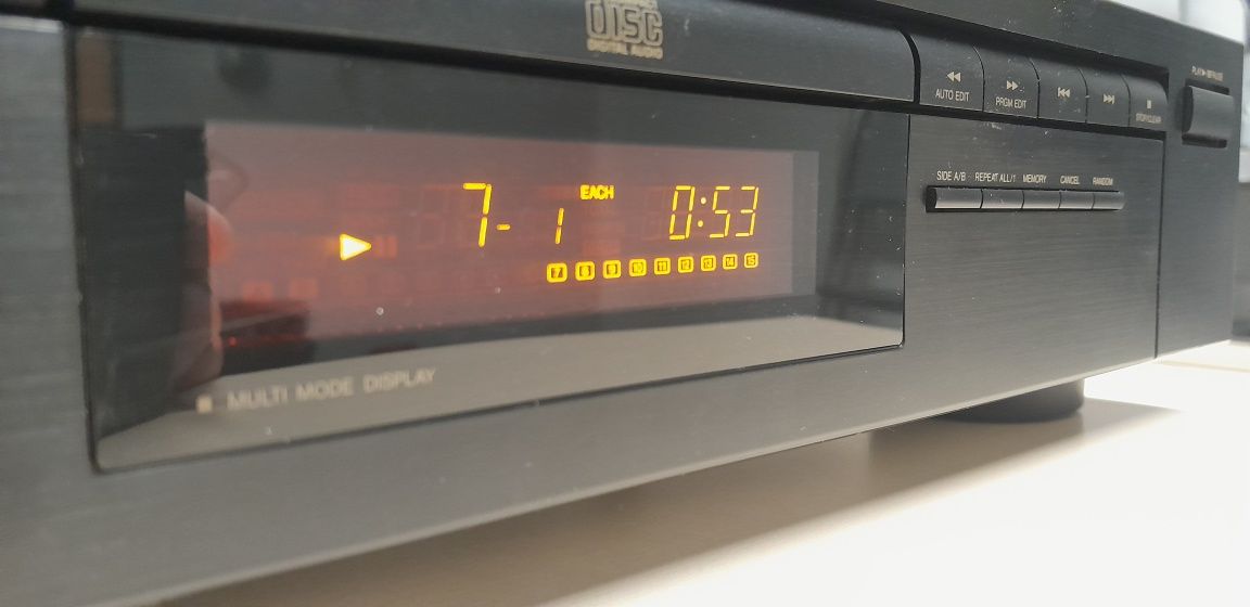 Odtwarzacz CD JVC XL-V142