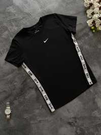 Женская футболка Nike с лампасами чёрная оригинал