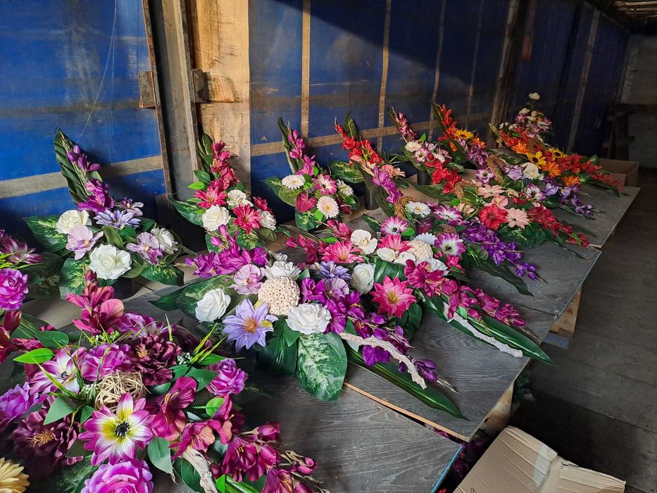 Stroiki na drewnie  wiązanki kompozycja  na grób cmentarz