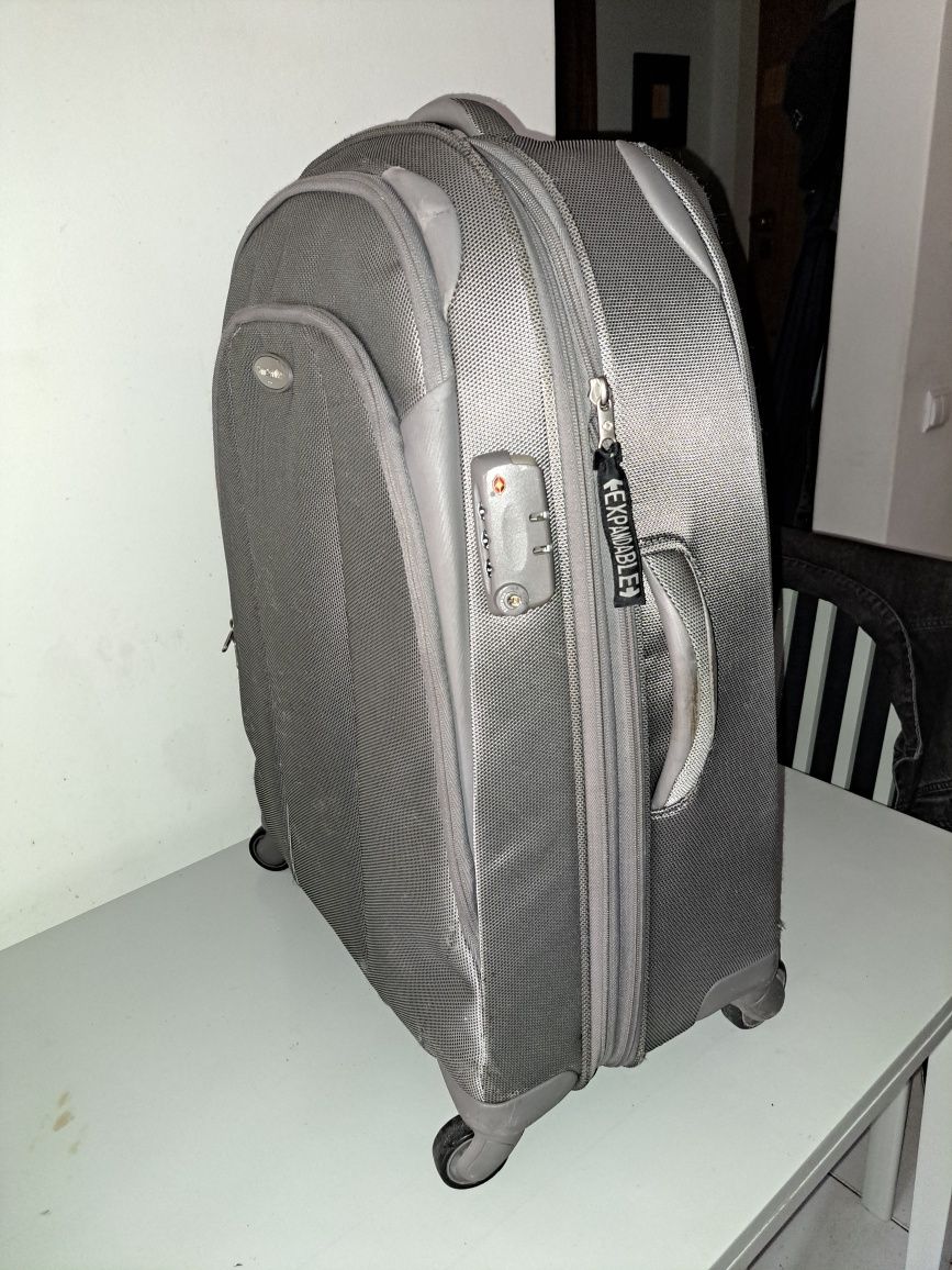 Vendo uma mala da Samsonite 70  litros em bom estado