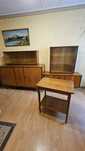 Zestaw mebli vintage PRL – witryny + stolik – 1966 r.