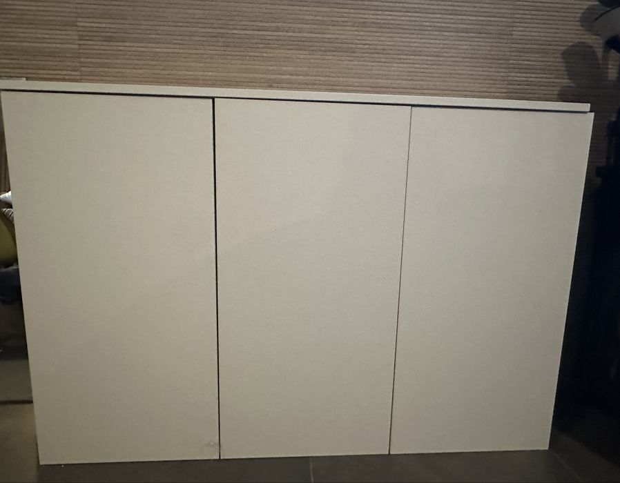 Móvel de 3 portas Ikea