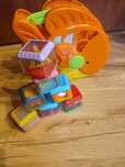 Ryba rybka z dźwiękiem i klocki sensoryczne Fisher Price