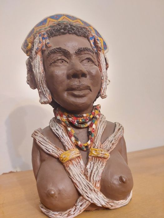 Linda escultura lourdes Lurdes Vieira cabo-verdiana