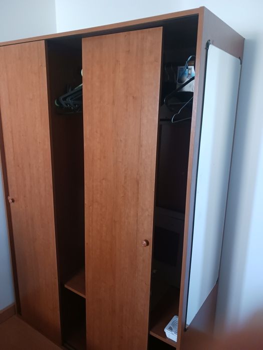 Vendo Cama e Roupeiro