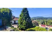 Moradia secular de 1855 com terreno. Ideal para investimento!