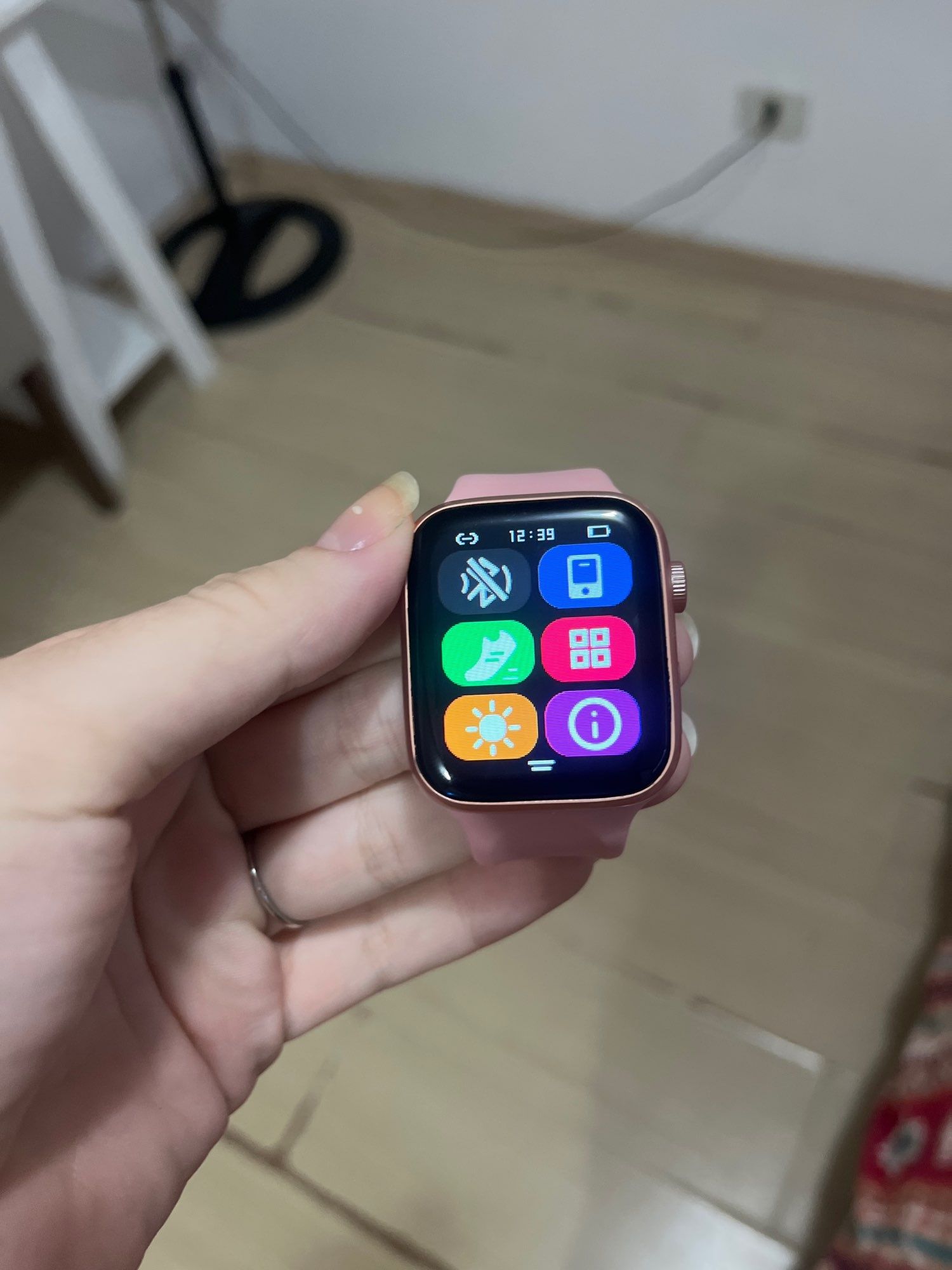 Sprzedam Nowy Piękne Różowy Smartwatch i8 Pro Max