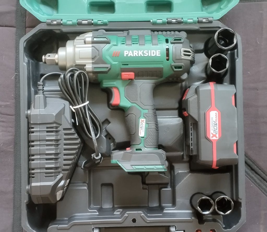 Aparafusadora de impacto Parkside nova