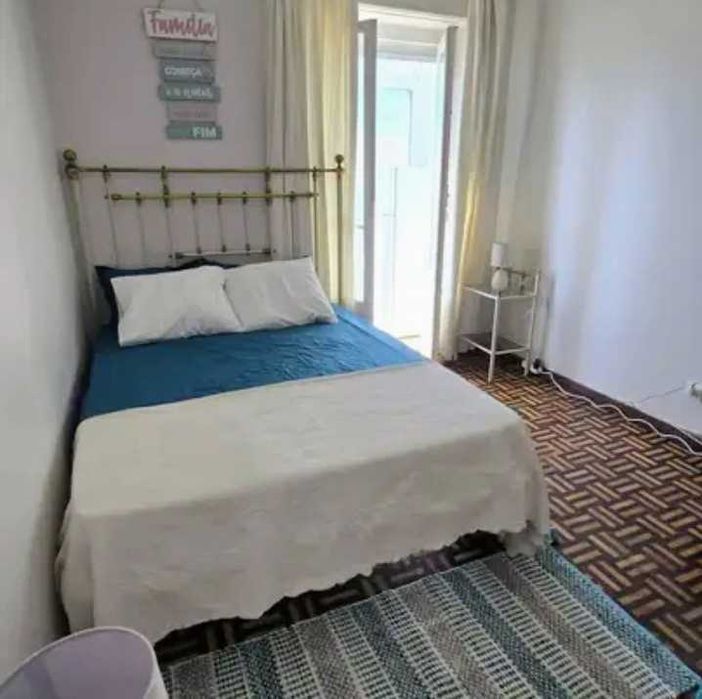 Quarto Com Varanda Em Casa Partilhada
