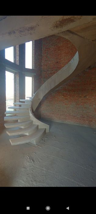 Монолітні сходи на замовлення