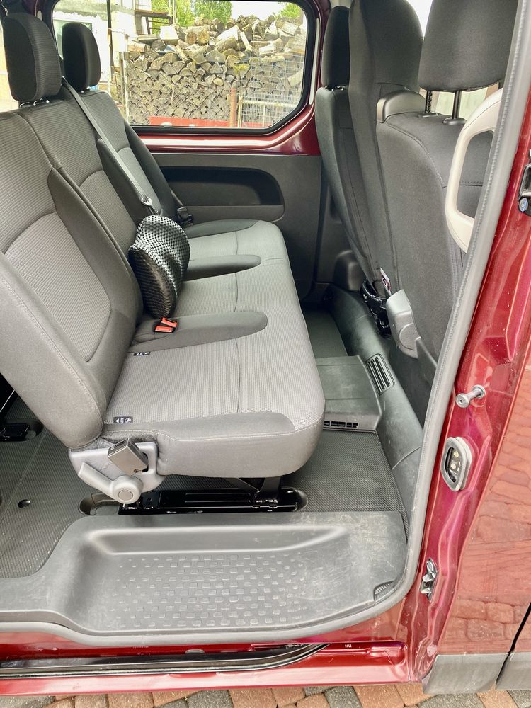 Wynajem Busa 9 - osobowy NOWY Renault Trafic Long 2024
