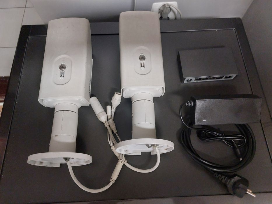 Dwie kamery IP 2MP + switch PoE - zestaw do monitoringu