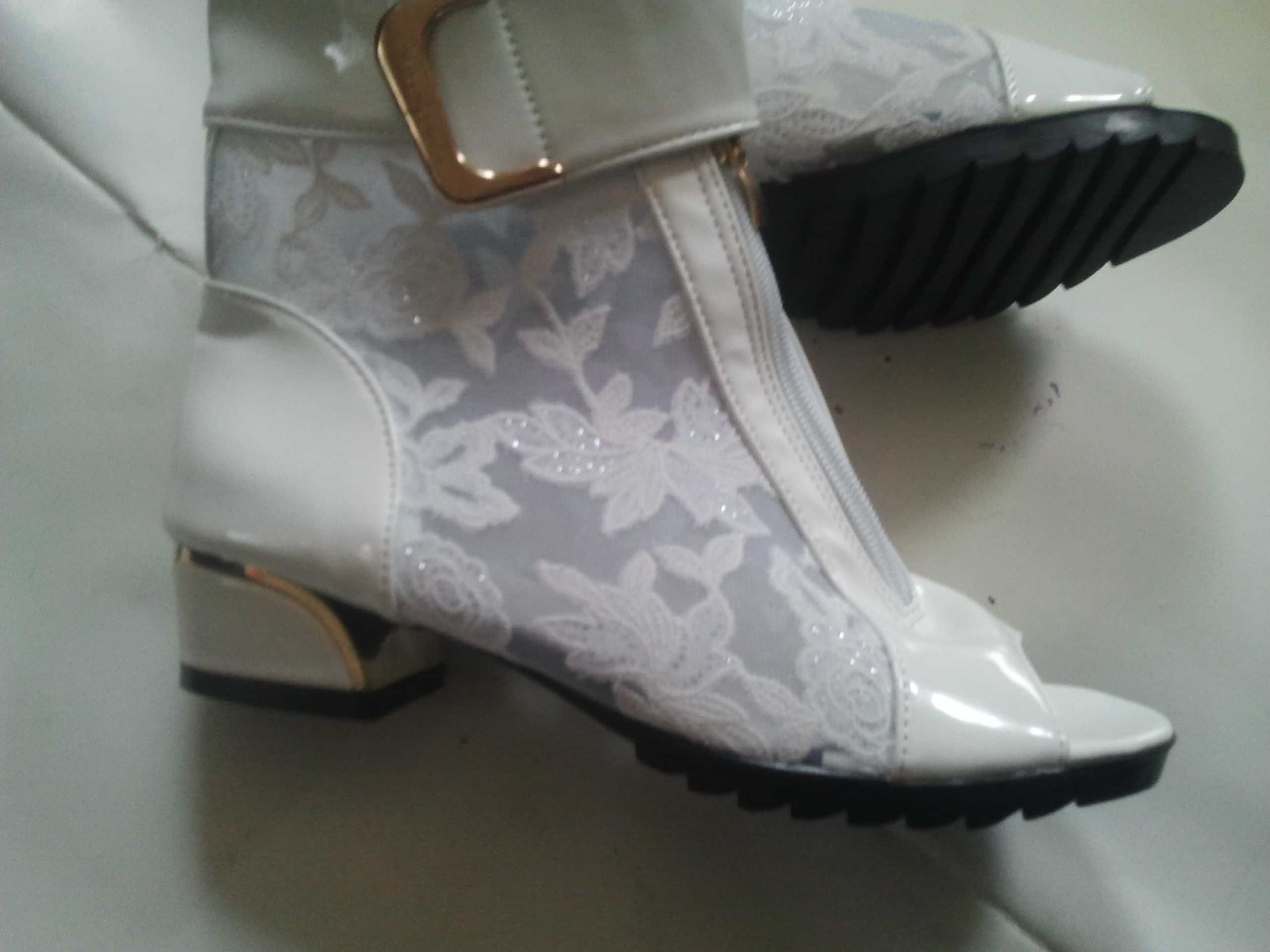 Летние ботинки белые