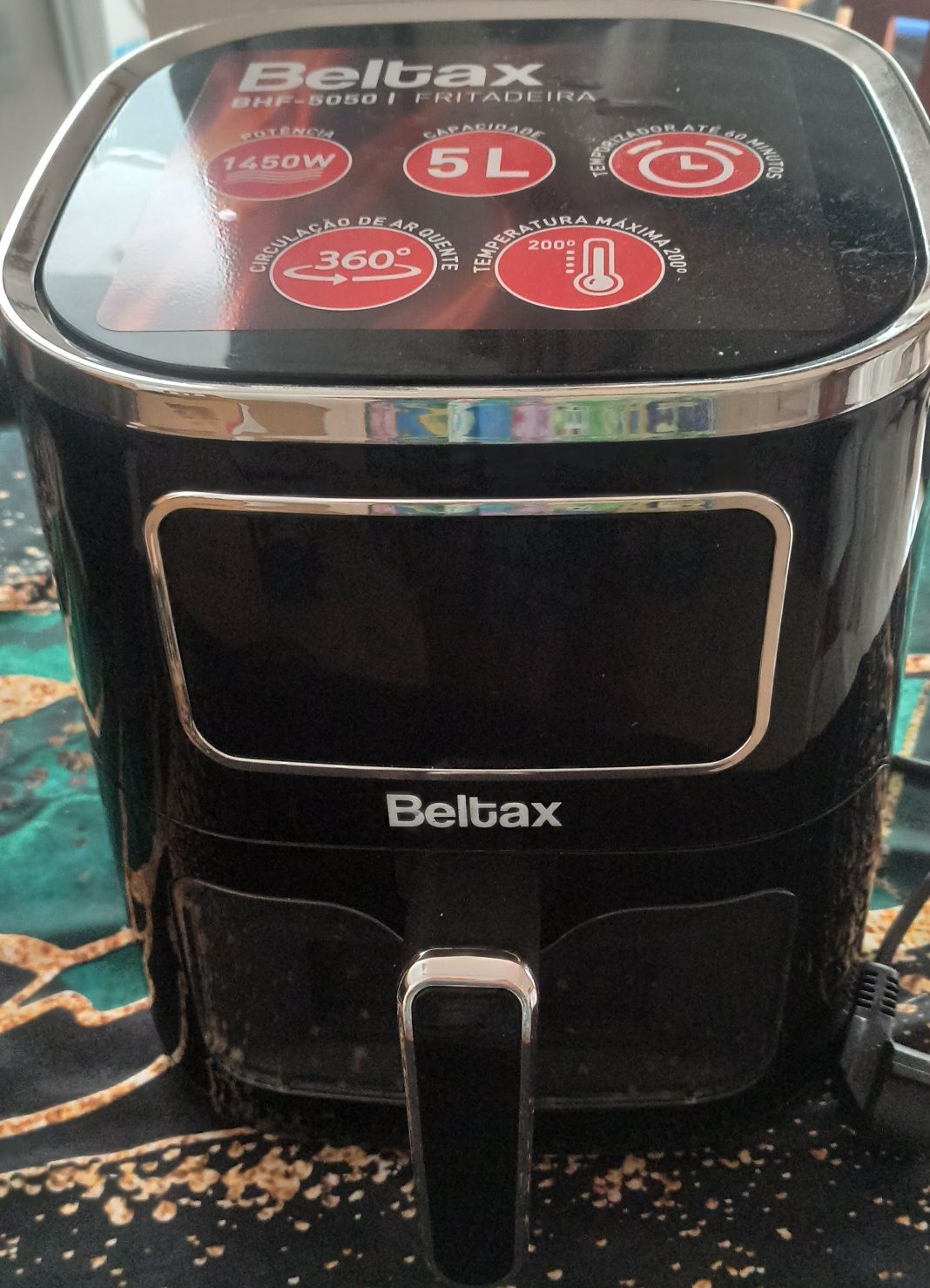 Fritadeira elétrica Beltax, como nova, usada apenas uma vez.
