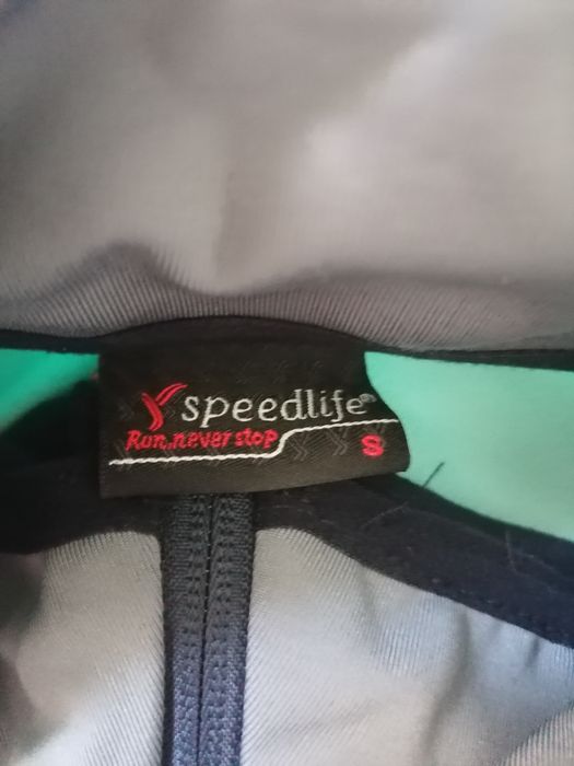 жіноча спортивна кофта