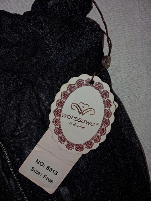 Чорний пеньюар з мереживними вставками