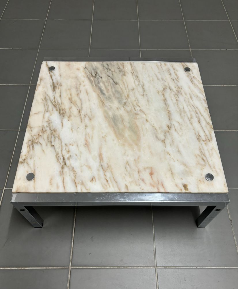Mesa pequena com tampo pedra marmore