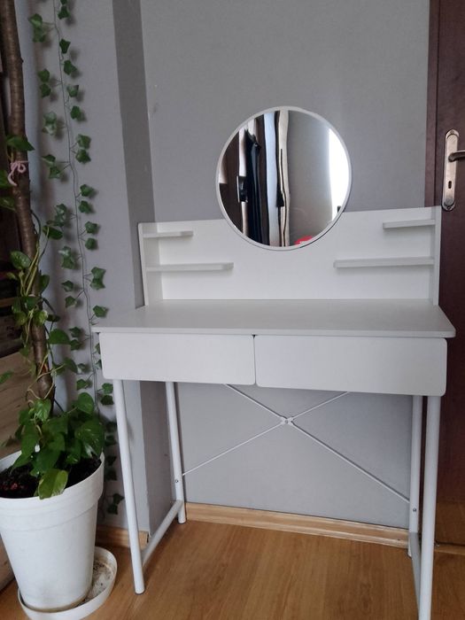 Toaletka biała z lustrem