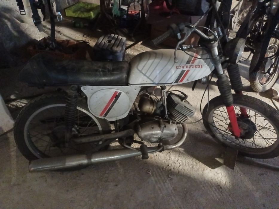 Vendo 2 motas casal de 4 velocidades com documento novo atualizado.