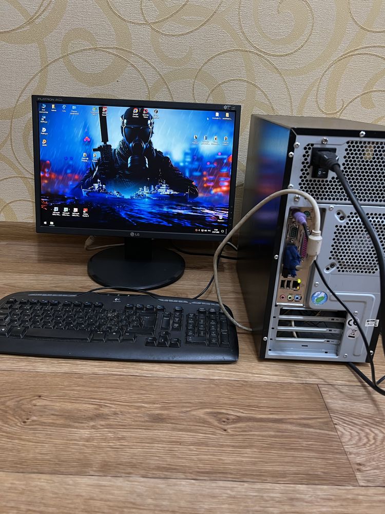 Компьютер Bravo + Монитор LG L194WT + клавиатура и мышка.