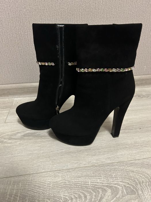 Напівчеревики  з натурального  замша.