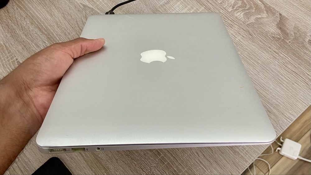 MacBook Air 13” (Early 2015) | macOS Monterey