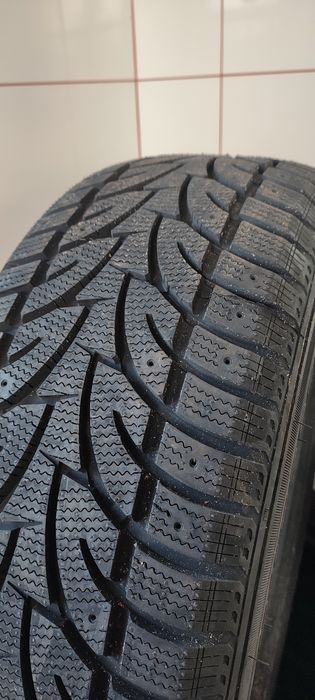 235/55R19 Nowe opony zimowe RoadX RXFrost WH12