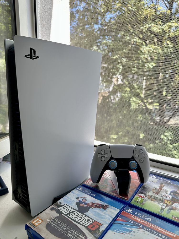 Ps5 z napędem 1tb + Stacja ładująca + GRY