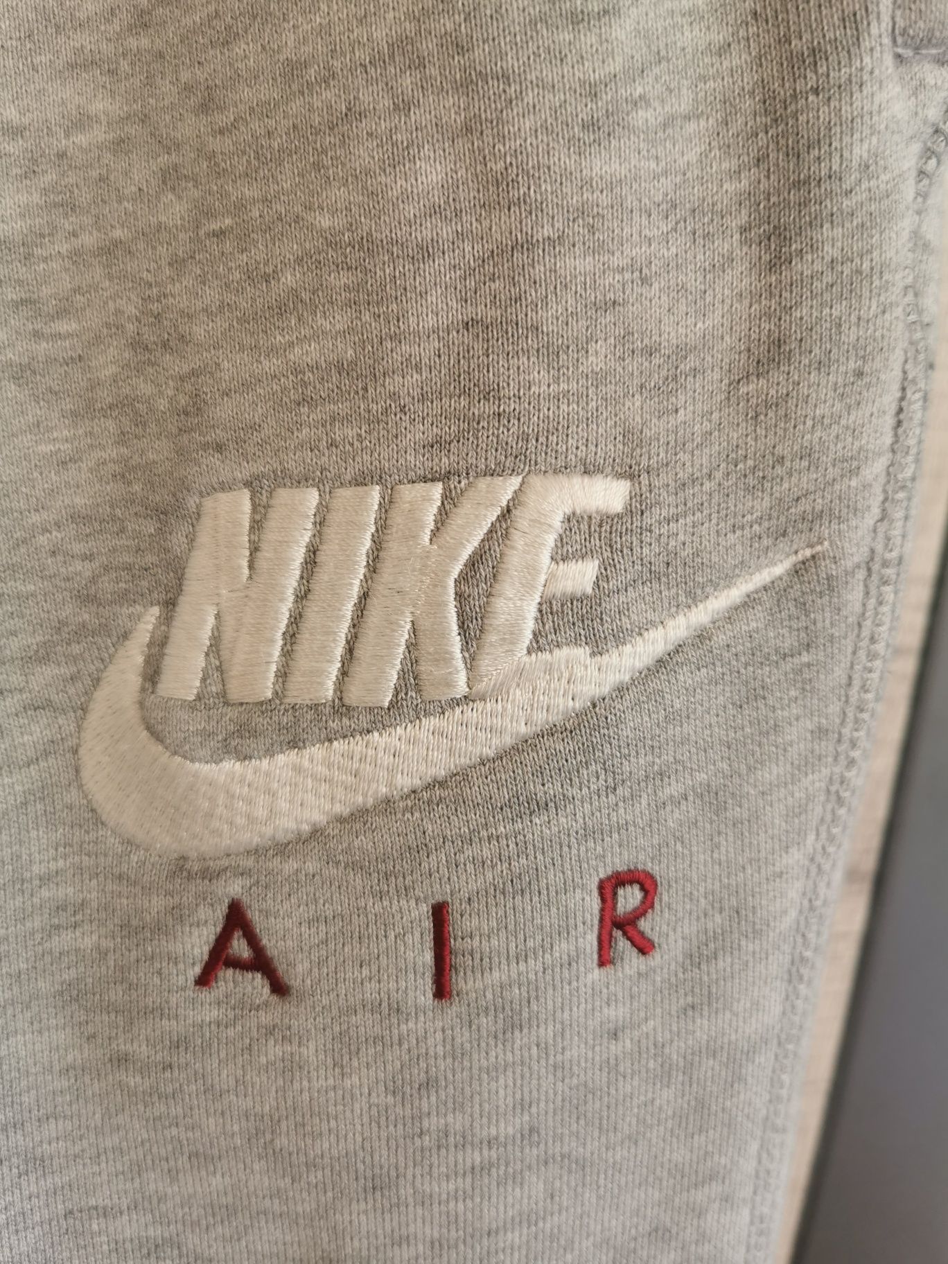 Szare męskie spodnie dresowe Nike L