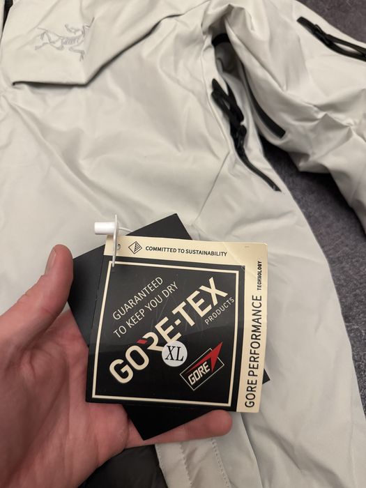 Arcteryx Macai Puffer Jacket white біла куртка пуховик арктерікс макай