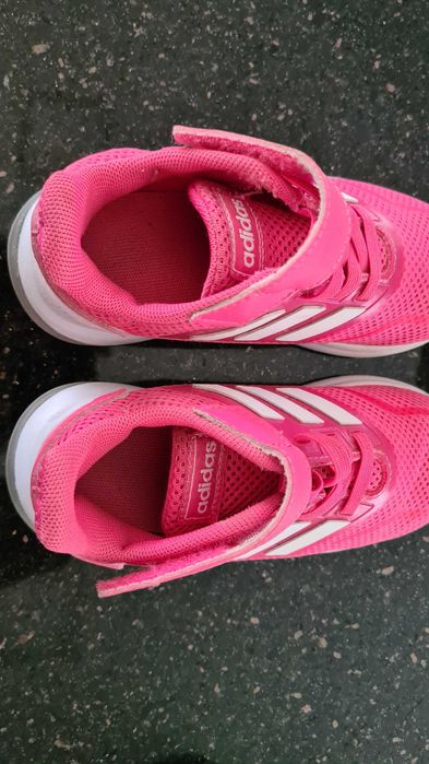 Buty sportowe dla dziewczynki Adidas rozmiar 26,5