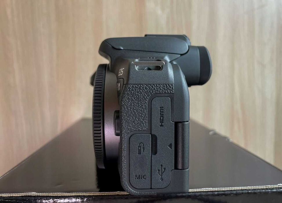 Canon EOS R10 Body – Aparat bezlusterkowy w stanie nowym, pełny zestaw