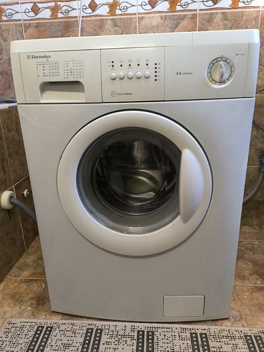 Пральна машина в хорошому стані