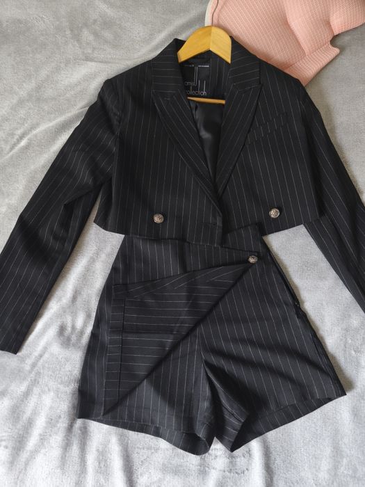 Костюм жіночий у смужку