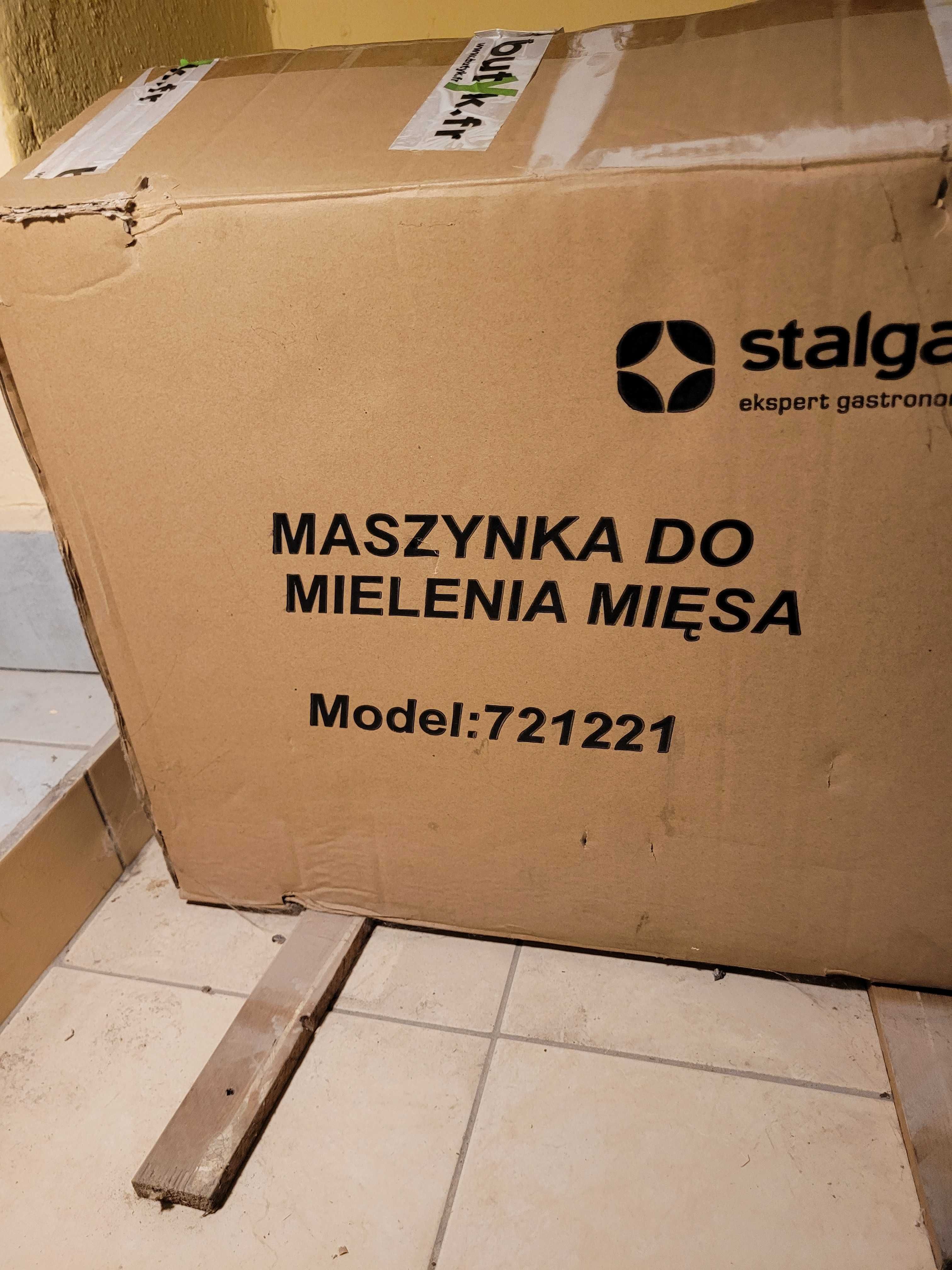 Nowa profesjonalna maszynka do mielenia mięsa marki Stalgast.