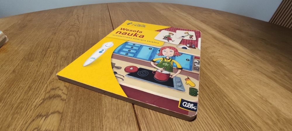 Pióro Albik + Wszechświat + Atlas świata+ Wesoła nauka +Świat zwierząt