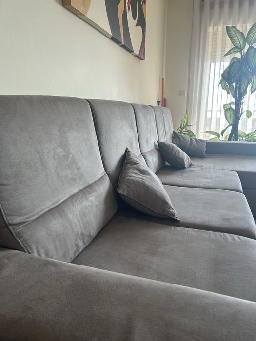 Sofá 3 lugares + Chaise Long como novo (com tecido anti gato)