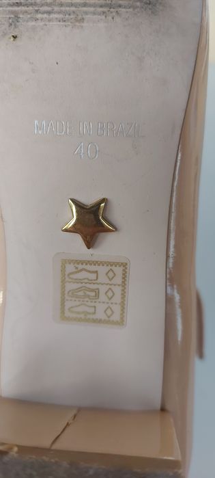 Beżowe lakierowane czółenka Kurt Geiger  rozmiar 40