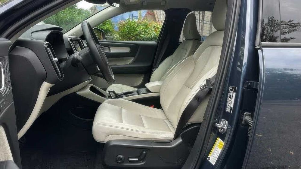 Volvo XC40 T5 Momentum      2021