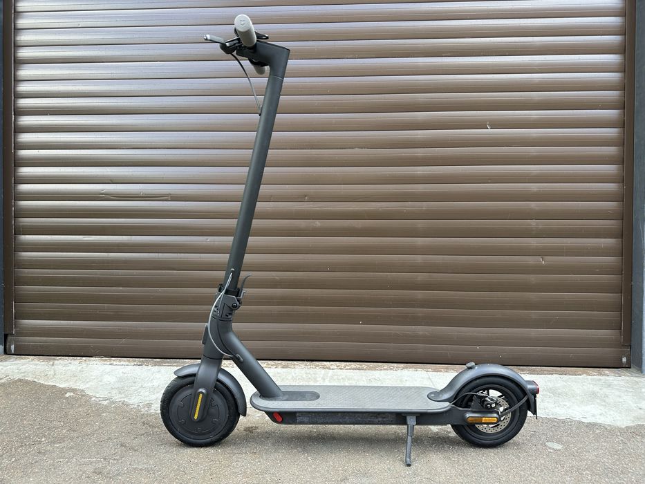 Електросамокат Xiaomi Mi Electric Scooter 1S з Європи, пробіг 141 км
