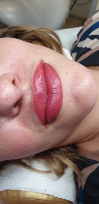 Modelka do metamorfozy makijaż permanentny